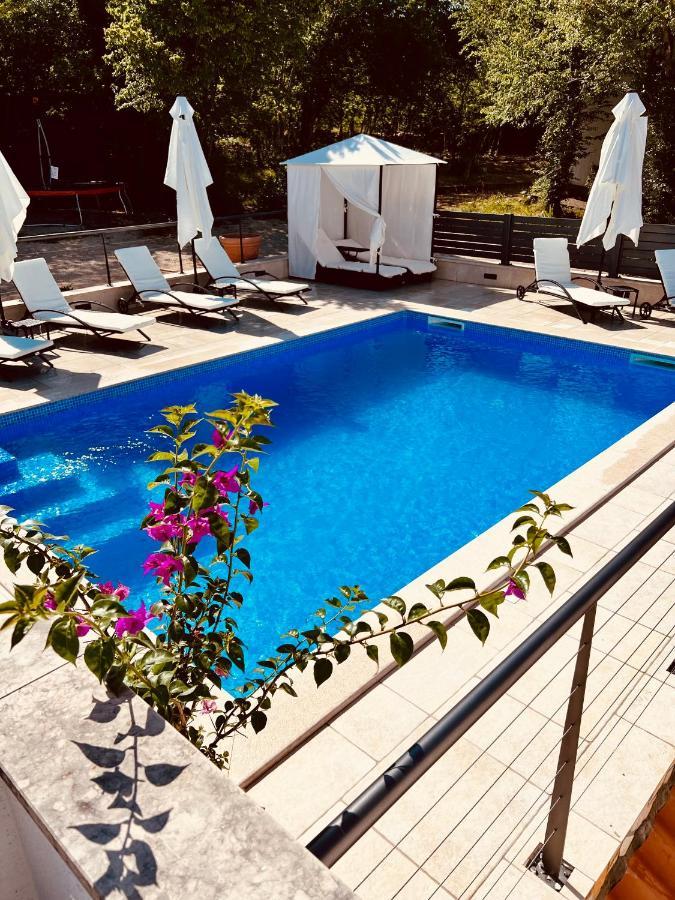 Villa Jela - With Pool 奈维斯 外观 照片
